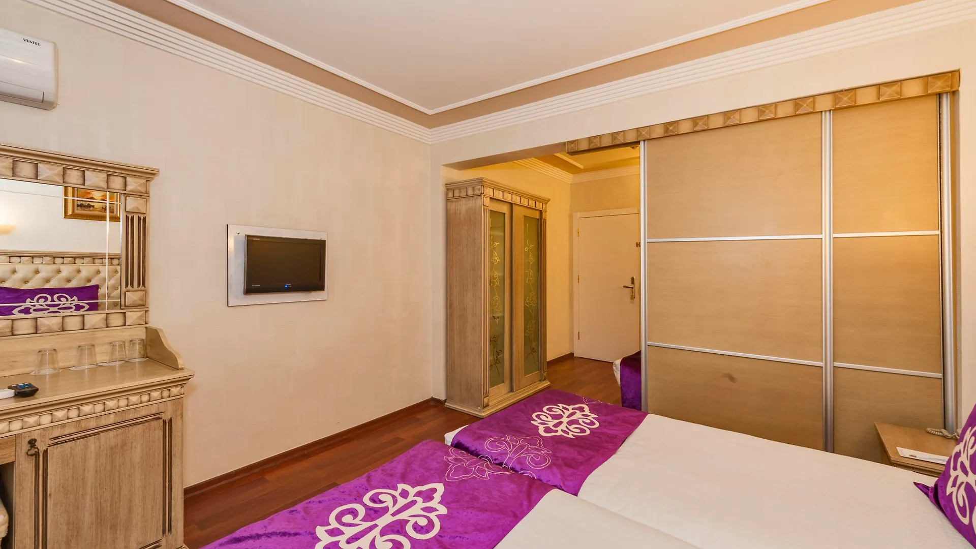 Istanbul Holiday Hotel