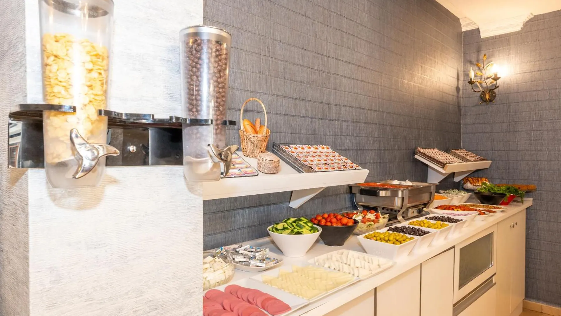 Istanbul Holiday Hotel