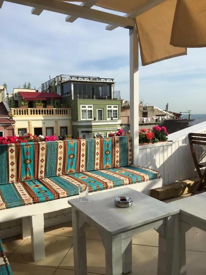 Istanbul Holiday Hotel 3*,