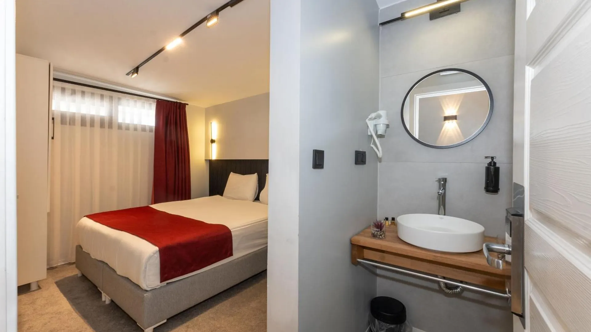 Istanbul Holiday Hotel