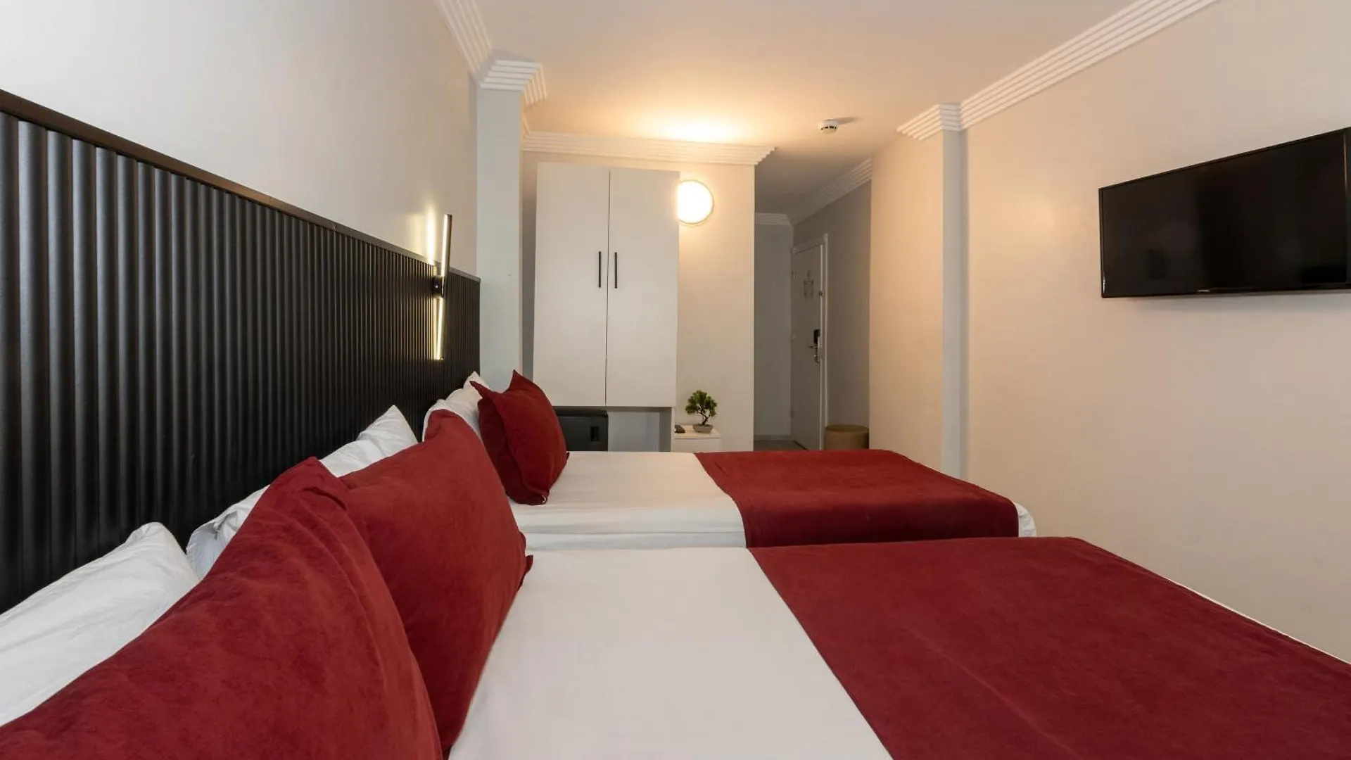 Istanbul Holiday Hotel