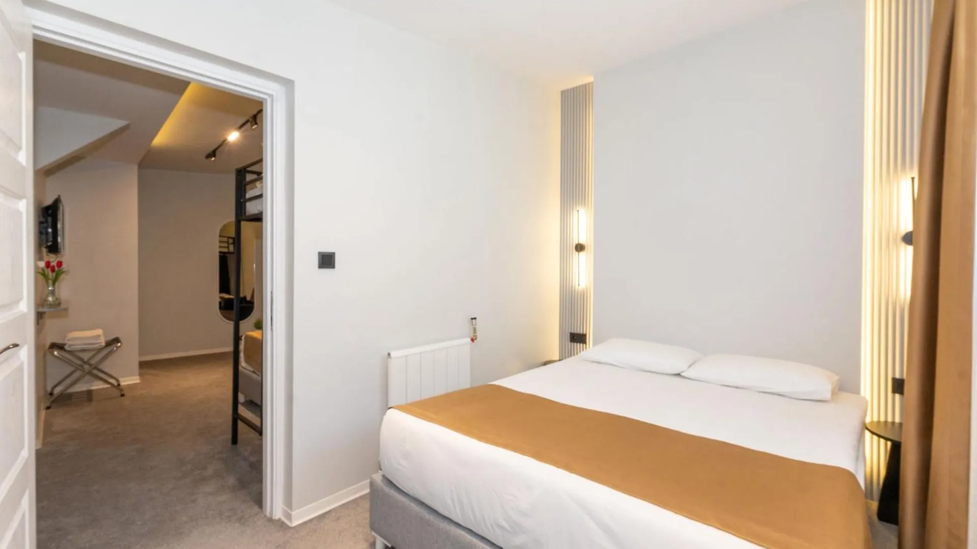 Istanbul Holiday Hotel 3*,